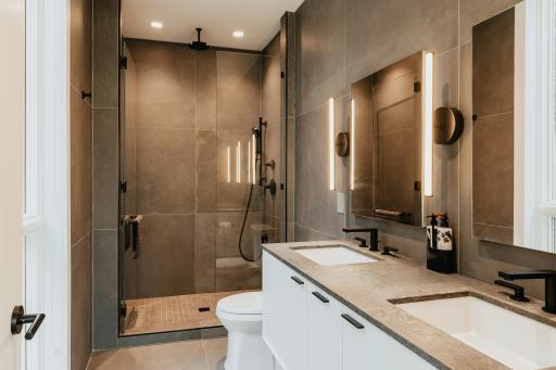 small-bathroom-storage-ideas-malaysia.jpg