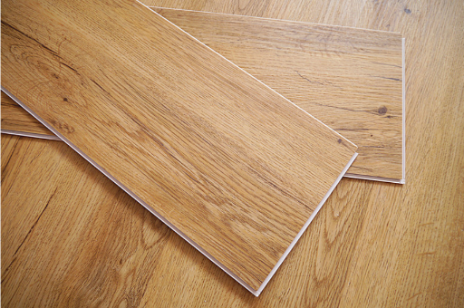 SPC-click-lock-vinyl-plank-flooring-1-2019-builtory.png