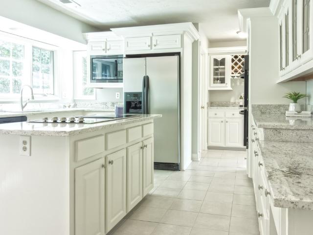 White-Theme-Kitchen-Cabinet